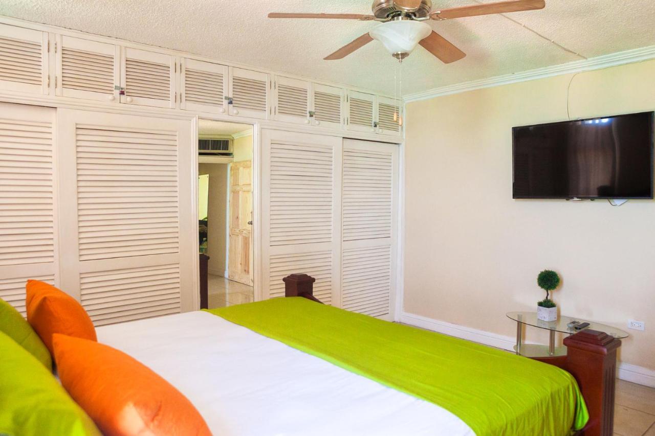 Montego Bay Club Apartments Экстерьер фото
