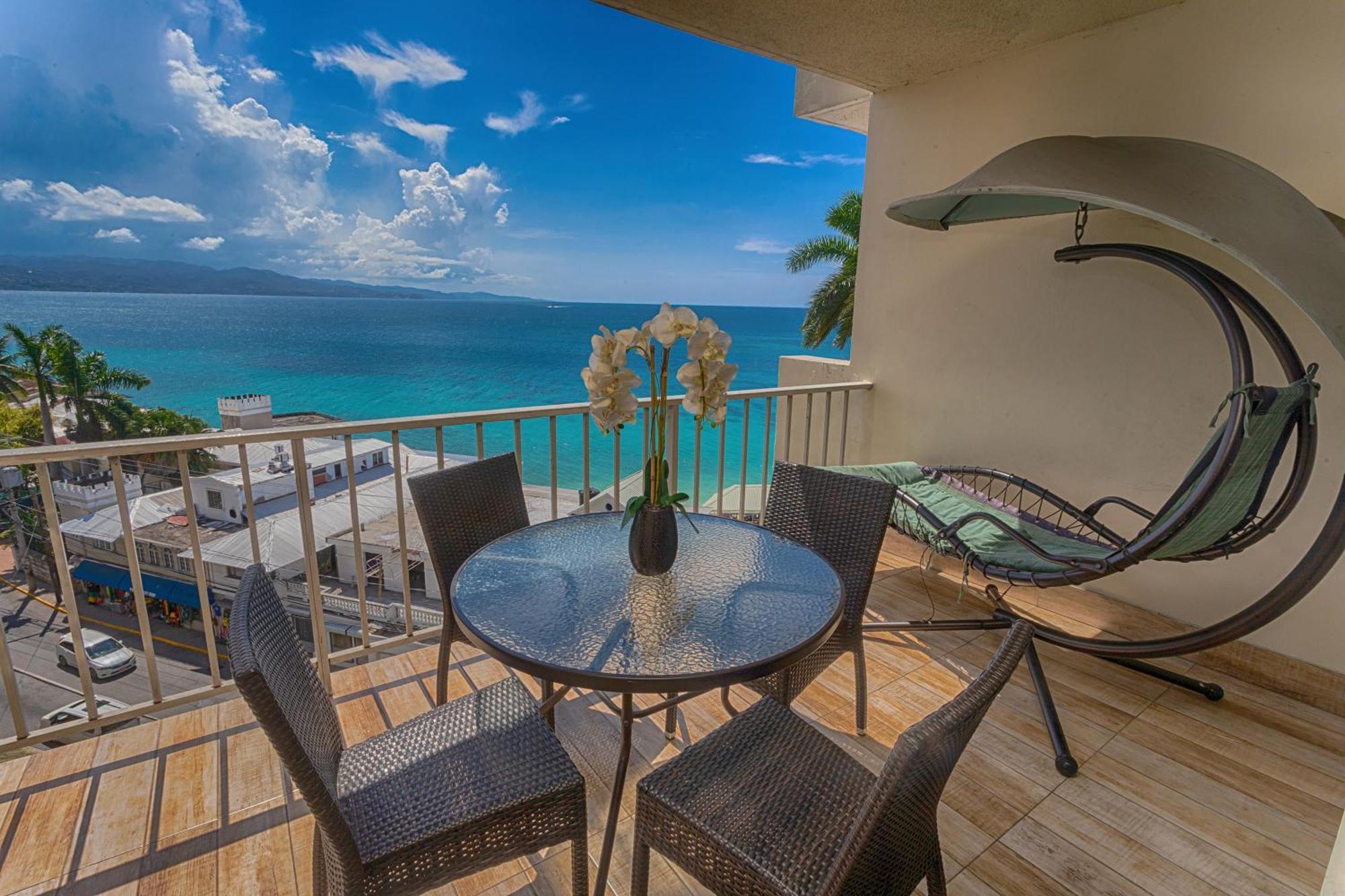 Montego Bay Club Apartments Экстерьер фото