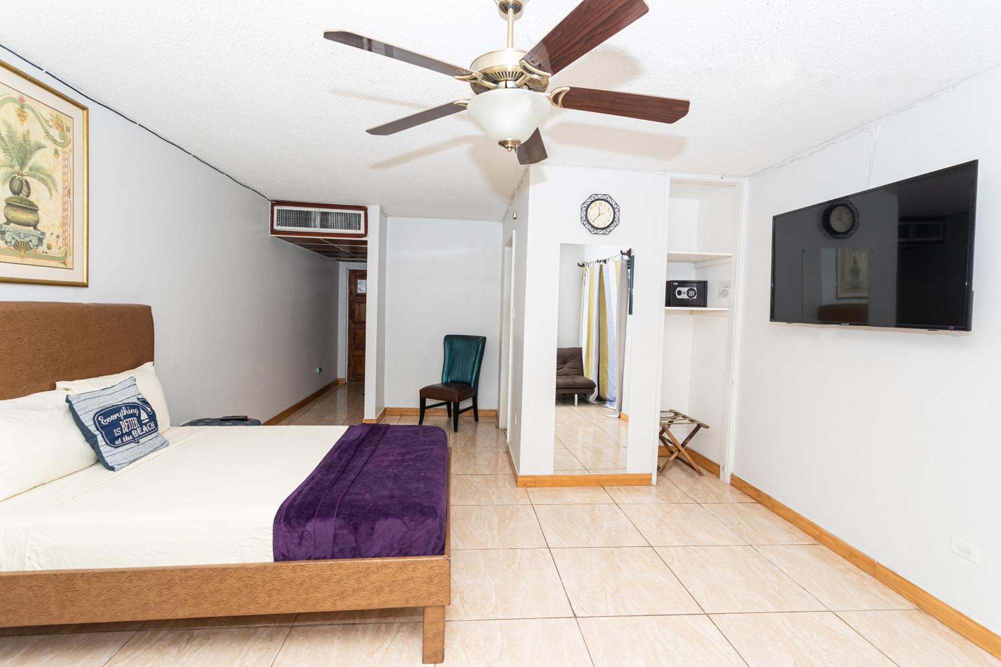 Montego Bay Club Apartments Экстерьер фото