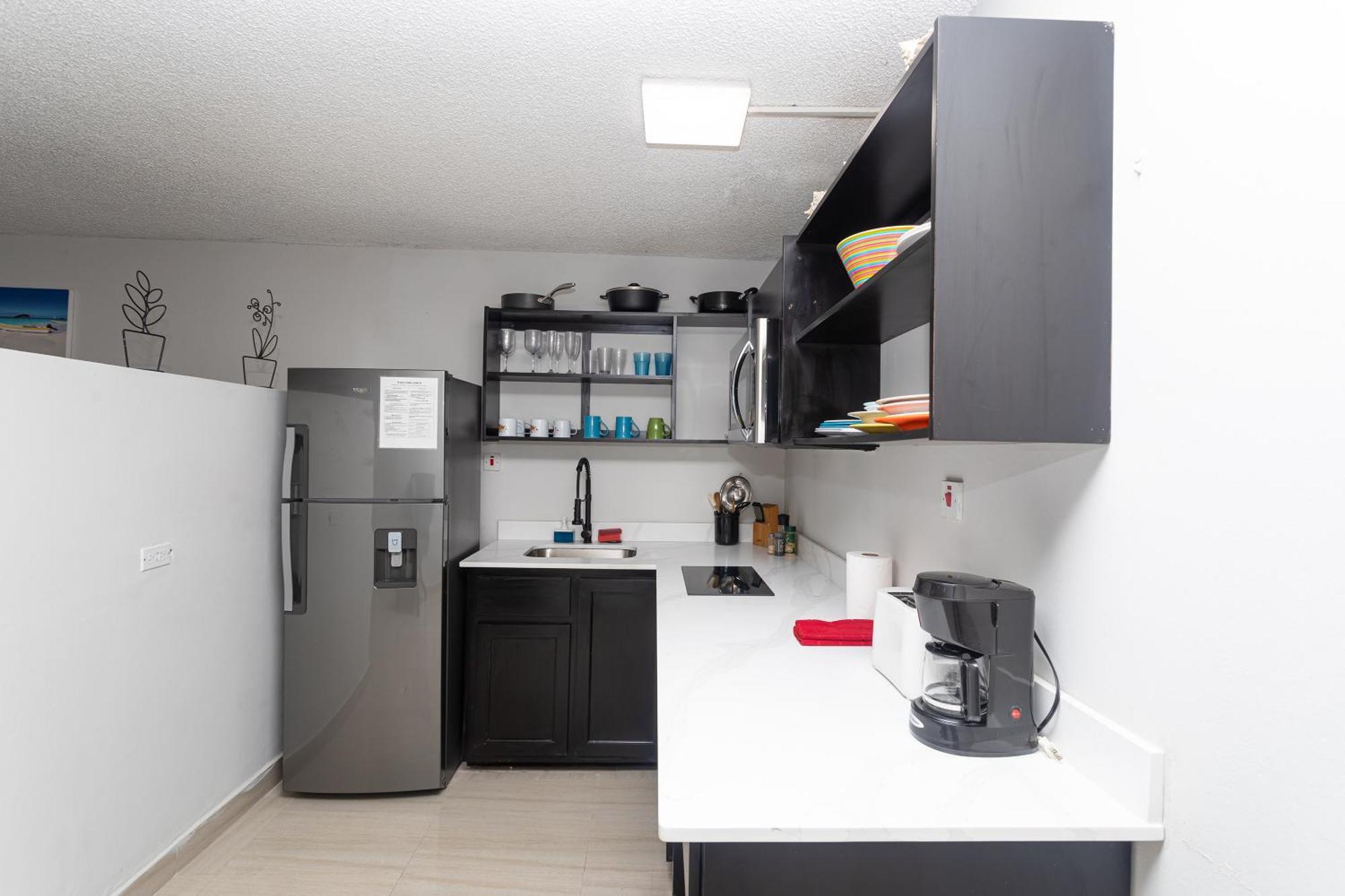 Montego Bay Club Apartments Экстерьер фото