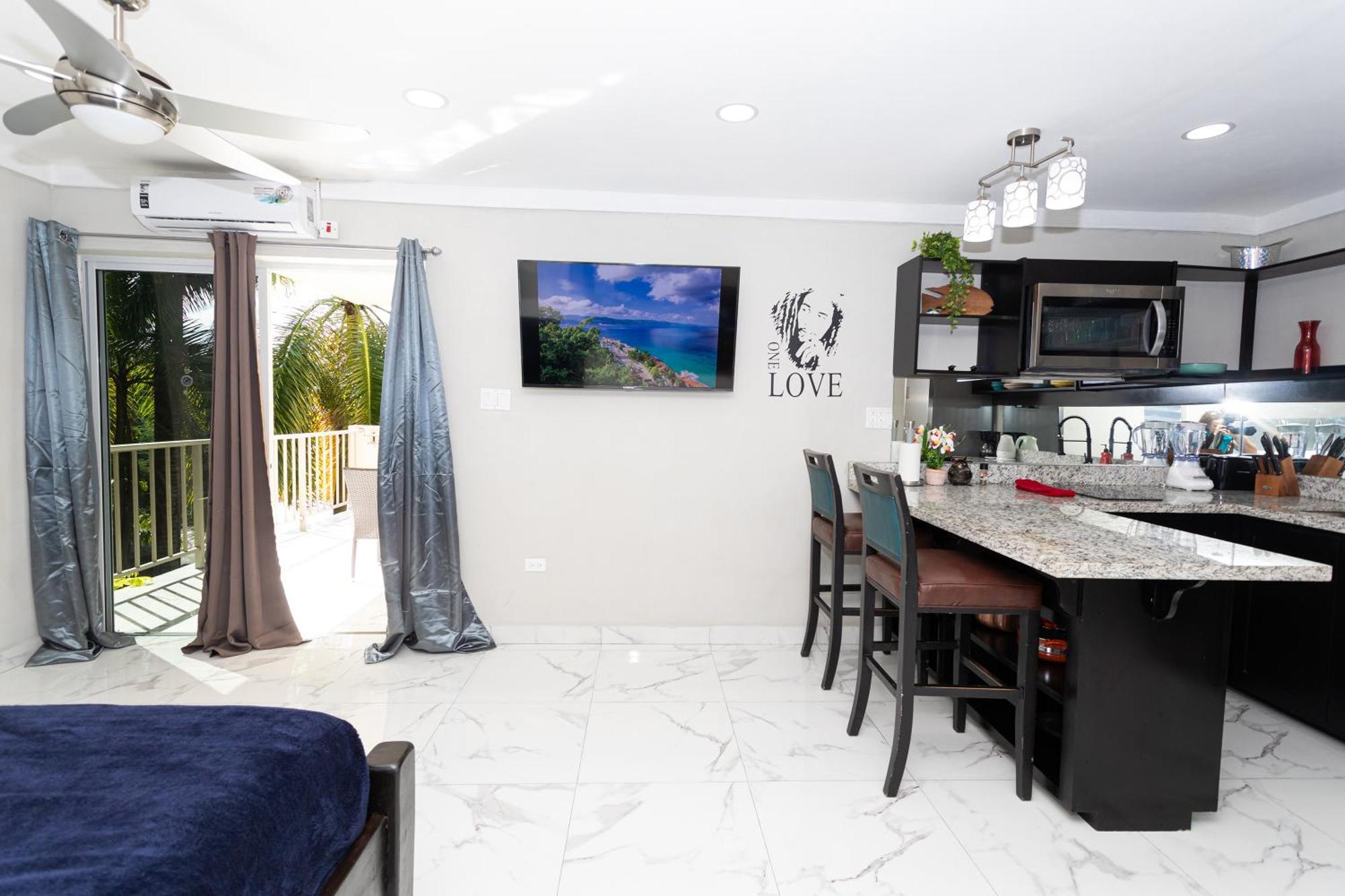 Montego Bay Club Apartments Экстерьер фото