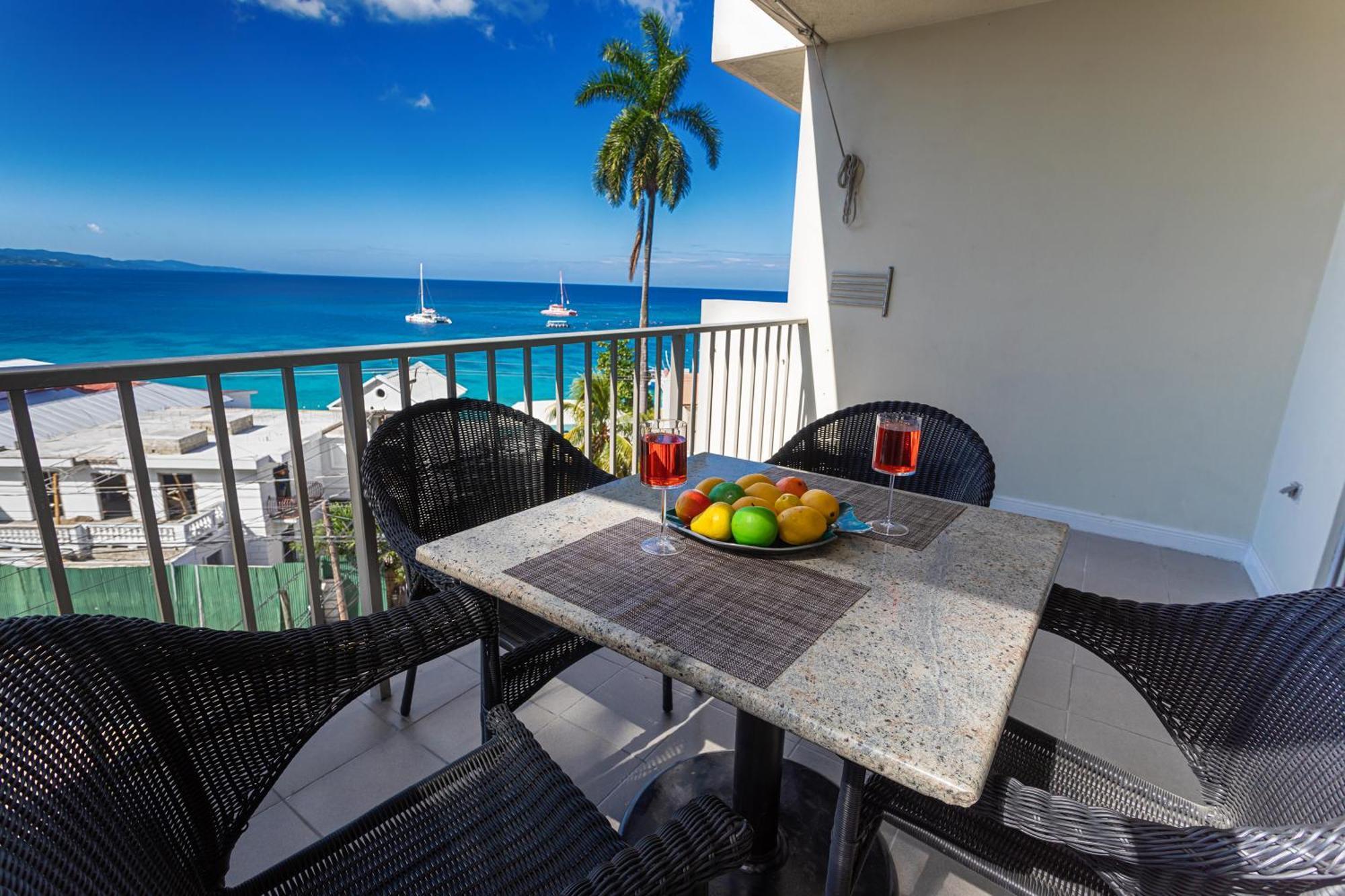 Montego Bay Club Apartments Экстерьер фото