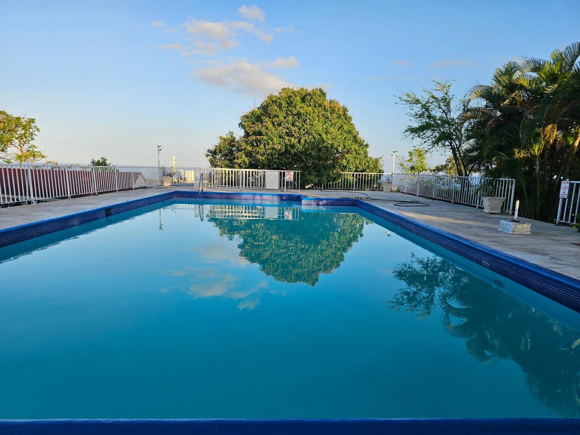 Montego Bay Club Apartments Экстерьер фото